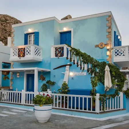 Captain Elias House Фойникион