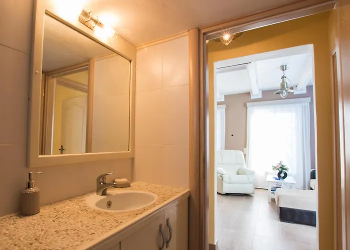 Captain Elias House Фойникион