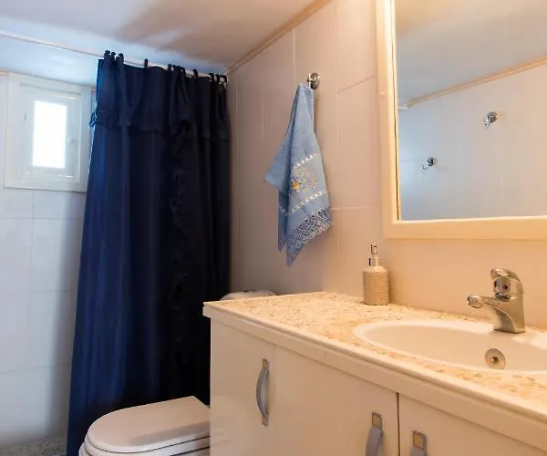 Captain Elias House Фойникион