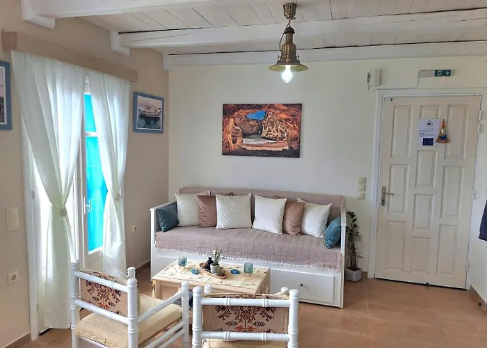 Captain Elias House Фойникион